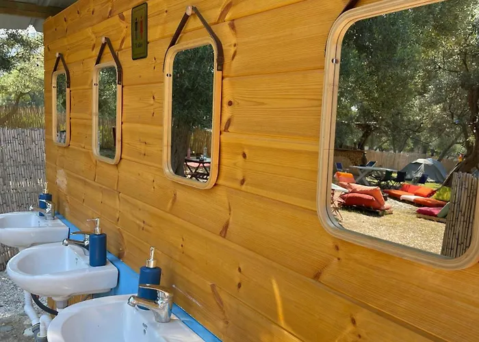 Olive Parque de Campismo Borsh